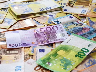 Miniatura: 300, 500 czy 1000 zł? Tyle gotówki warto...