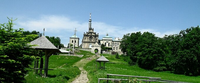 Święty Krzyż – Zespół benedyktynów