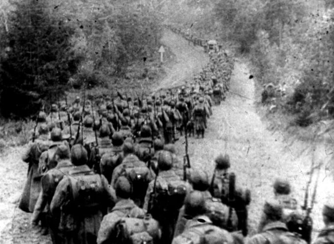 Kolumny piechoty sowieckiej wkraczające do Polski, 17 września 1939 rok