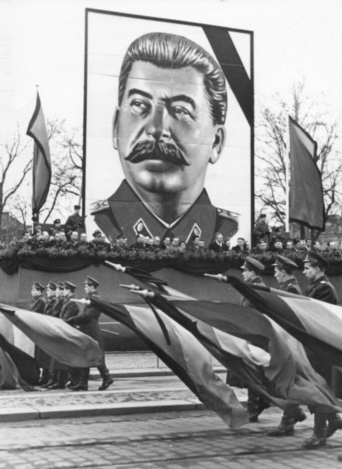 Żałobna procesja ku czci Stalina w Dreźnie