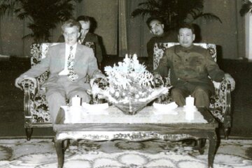 Pol Pot (z prawej) i&nbsp;Nicolae Ceaușescu