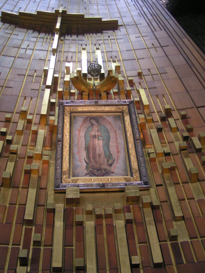 Obraz Matki Bożej z Guadalupe w sanktuarium w Mexico City