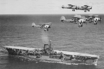 Brytyjski lotniskowiec Ark Royal ok. 1939&nbsp;r.