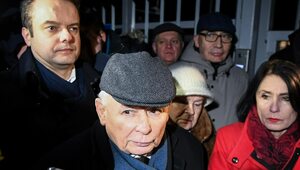 Miniatura: Kaczyński przed aresztem śledczym. "Mamy...