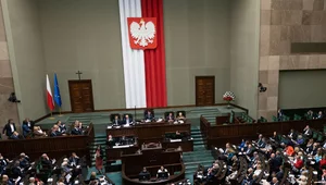 Miniatura: Fatalny sondaż dla koalicji. PiS i...