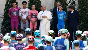 Miniatura: Peleton Giro d'Italia w Watykanie. Papież...