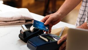 Miniatura: Jak bezpiecznie korzystać z kart płatniczych?