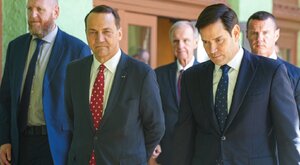 Miniatura: Zamieszanie wokół wizyty w USA. Sikorski...