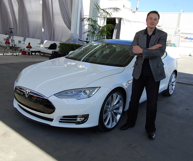 Elon Musk i samochód Tesla