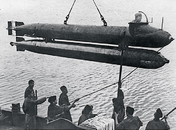 W przeciwieństwie do Polaków Niemcy zastosowali w praktyce „żywe torpedy” (na zdjęciu), choć z mizernym skutkiem
