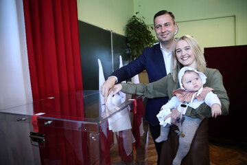 Władysław Kosiniak-Kamysz wraz z żoną i córką 