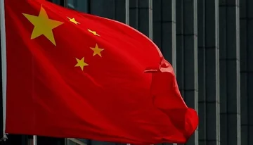 02. 12. || W 2018 roku zaostrzył się spór gospodarczy pomiędzy USA a Chinami. Dopiero podczas szczytu w Buenos Aires przywódcy obu mocarstw uzgodnili zawieszenie wprowadzeniea nowych ceł na 90 dni. Biały Dom grozi jednak przywróceniem opłat. 