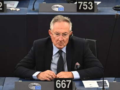 Miniatura: Sienkiewicz: Dzisiaj zderzamy się z...