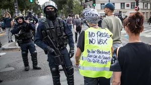 Miniatura: Francuzi przeciwko segregacji sanitarnej....