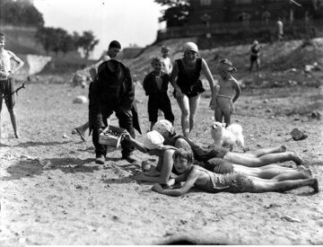 Kraków, 1929 r. Plaża nad Wisłą w Krakowie