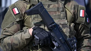 Miniatura: Polacy coraz mniej chętni do wojska....