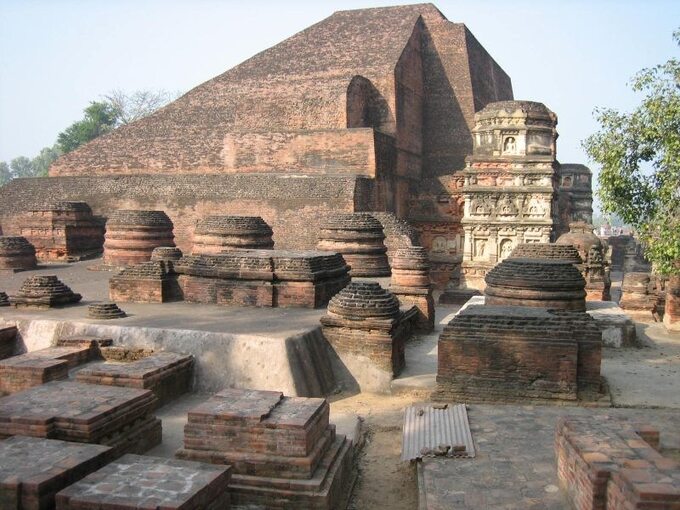 Nalanda - buddyjski klasztor i uniwersytet założony w V wieku n.e