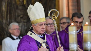 Miniatura: Arcybiskup skomentował protesty w Polsce....