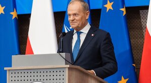 Miniatura: Dlaczego Tuskowi nie spada?
