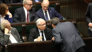 Miniatura: Polacy ocenili "trzynastki" dla posłów....