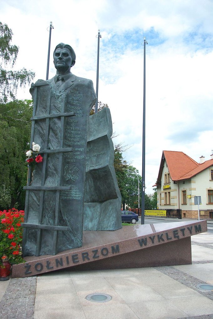Monument Łukasza Cieplińskiego w strukturze Pomnika Żołnierzy Wyklętych w Rzeszowie