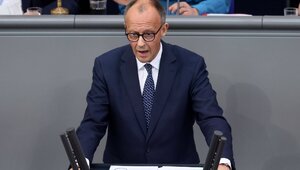 Miniatura: "Nie do przyjęcia". Ostre słowa Merza