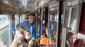 Miniatura: Podróżuj tylko z PKP! Bo drogo, bo wolno,...