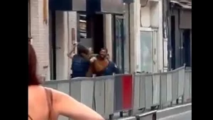 Miniatura: Zaatakował nożem policjantów. Wrzeszczał...