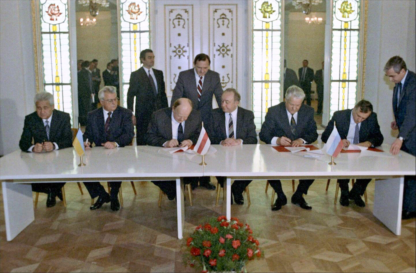 Kto wziął udział w spotkaniu w Puszczy Białowieskiej koło Brześcia na Białorusi i podpisał "porozumienie białowieskie"?