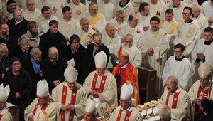 Ilu Polaków chodzi na niedzielne msze? Znamy najnowsze statystyki Kościoła