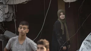 Miniatura: Dziesiątki ofiar nalotu Izraela na obóz...