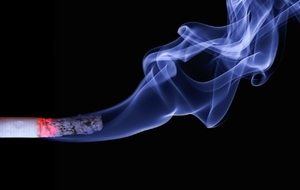 WHO poniosło klęskę w walce z papierosami. Państwa biorą sprawy we...
