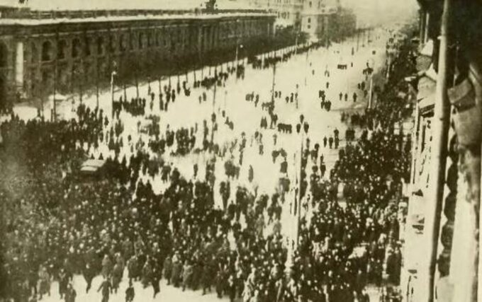 Rewolucja lutowa. Demonstracja na Newskim Prospekcie w Piotrogrodzie