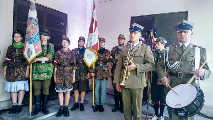 Uroczystości na&nbsp;dziedzińcu PWPW