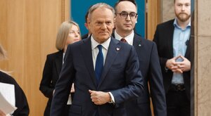 Miniatura: Tusk o sondażu: Z nowym rokiem mocnym krokiem