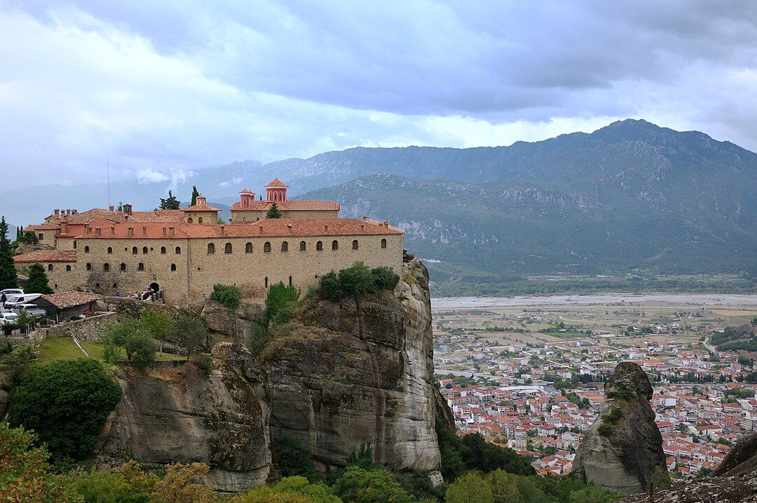 Ten słynny klasztor św. Stefana znajduje się w pewnych greckich górach. Jakich?