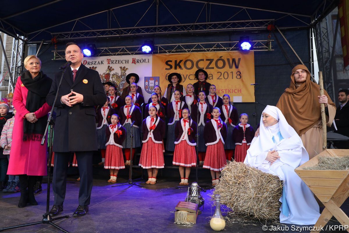 Prezydent Andrzej Duda wraz z małżonką Agatą Kornhauser-Dudą uczestniczą w IV Orszaku Trzech Króli, z okazji Święta Objawienia Pańskiego w Skoczowie. 