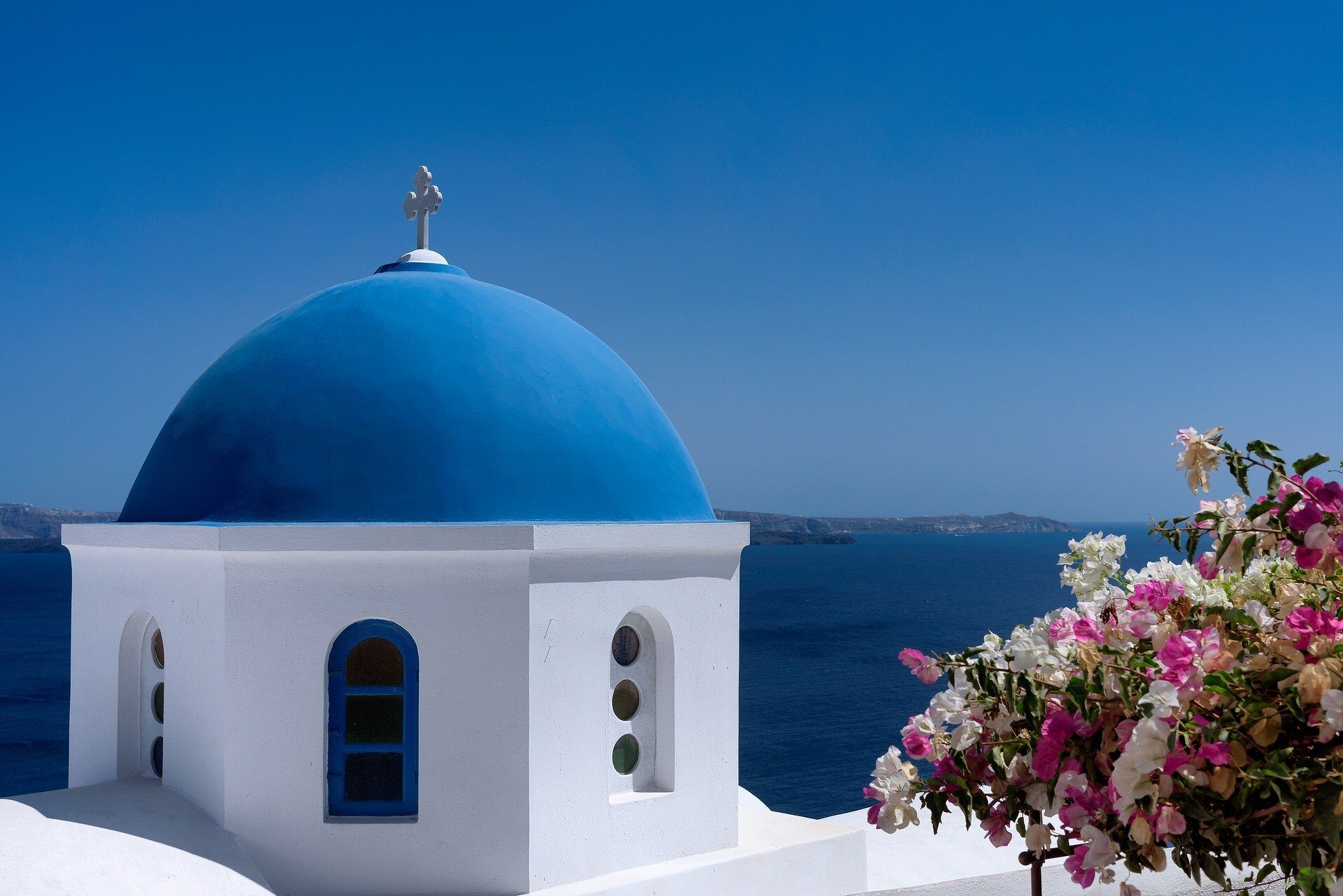 Te słynne domy z niebieskimi dachami znajdują się na pewnej greckiej wyspie. Której?