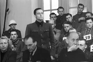 SS-Obersturmbannf&uuml;hrer Joachim Peiper podczas procesu po&nbsp;masakrze w&nbsp;Malmedy (Niemcy zamordowali wtedy amerykańskich jeńc&oacute;w)
