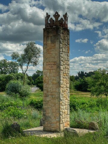 Obelisk w&nbsp;Żeleźnicy w&nbsp;gminie Przedb&oacute;rz ustanowiony na&nbsp;pamiątkę tragicznego wypadku kr&oacute;la Kazimierza Wielkiego