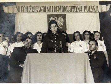 Jedno ze&nbsp;zdjęć Heleny Wolińskiej -&nbsp;"potwora w&nbsp;mundurze"