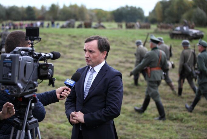Minister Ziobro oglądał rekonstrukcje bitwy, w której walczył jego dziadek
