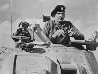 Gen. Montgomery podczas drugiej bitwy pod El Alamein w 1942