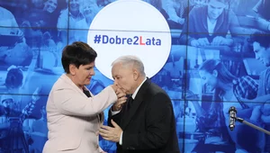 Miniatura: Rekordowe poparcie dla PiS, opozycja z...