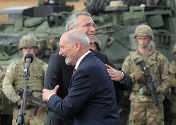 Jens Stoltenberg i Antoni Macierewicz 