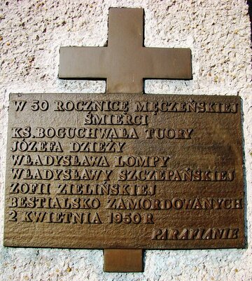 Tablica upamiętniająca zamordowanych w&nbsp;Poczesnej w&nbsp;1950 roku