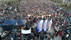 Miniatura: Tłumy na wiecu Sławomira Mentzena w Poznaniu