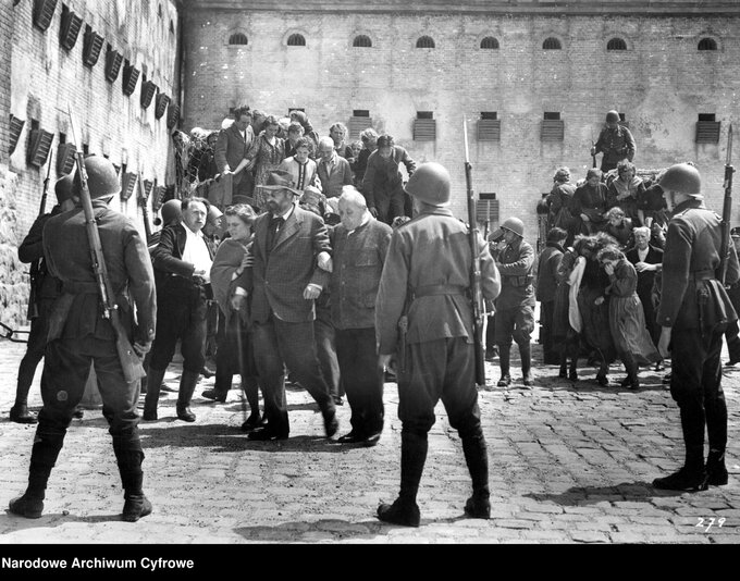 Kadr z niemieckiego filmu propagandowego "Heimkehr"