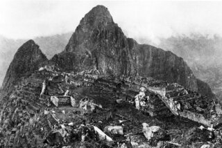 Machu Picchu w&nbsp;1912 roku po&nbsp;pierwszych pracach związanych z&nbsp;oczyszczeniem terenu