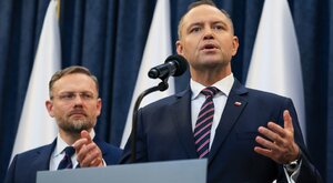 Miniatura: "Nawrocki jest bliski historycznego...